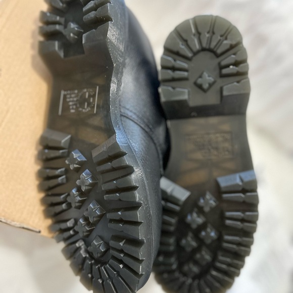 DR.MARTENS 1461 “Zip” Black Leather Unisex Oxfords Lace-up, NEW WITH BOX, M7/W8 - Picture 6 of 6